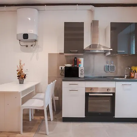 Superfast Fibre & Netflix Modern Roiano Appartement