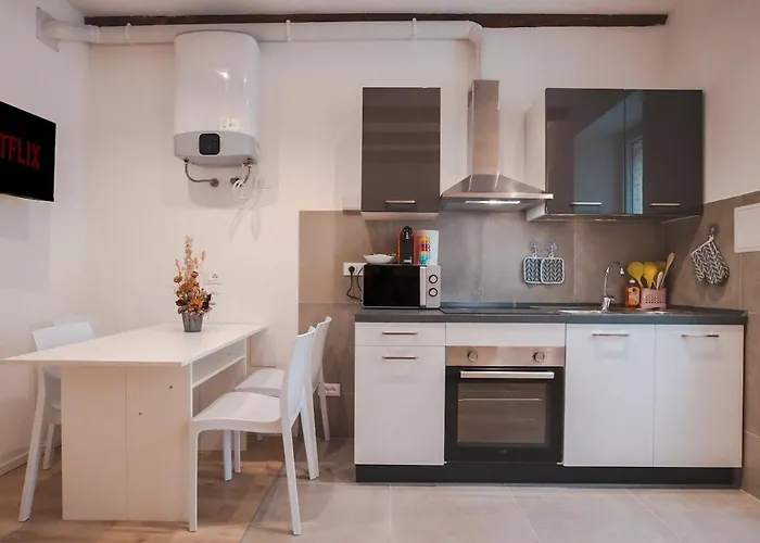 Superfast Fibre & Netflix Modern Roiano Daire