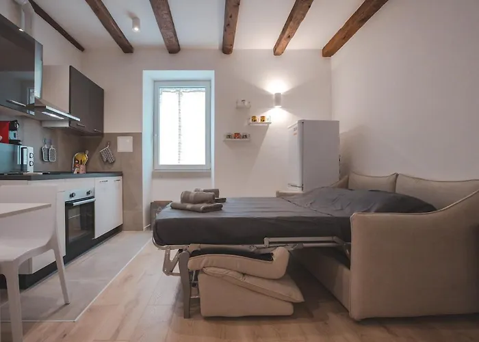 Daire Superfast Fibre & Netflix Modern Roiano Trieste